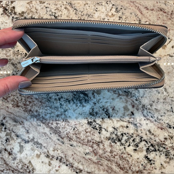 Coach Elle Hobo with matching large zipper wallet - Picture 2 of 8